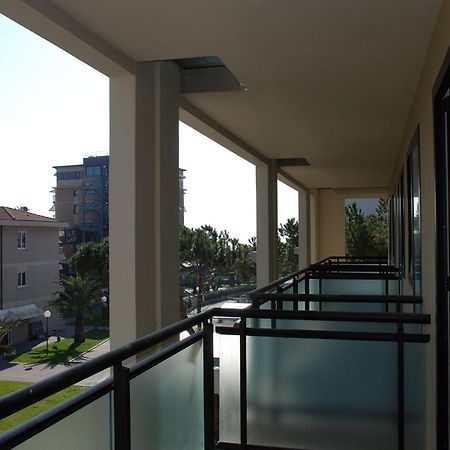 לידו די קאמאיורה Hotel Caesar Residence & Spa מראה חיצוני תמונה
