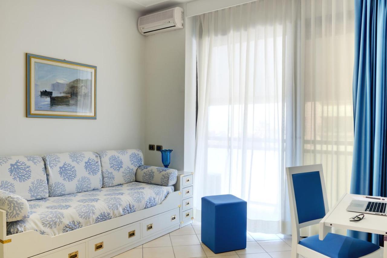 לידו די קאמאיורה Hotel Caesar Residence & Spa מראה חיצוני תמונה