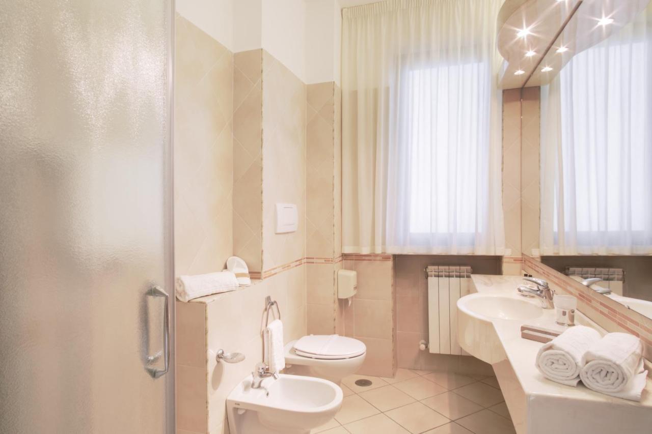 לידו די קאמאיורה Hotel Caesar Residence & Spa מראה חיצוני תמונה