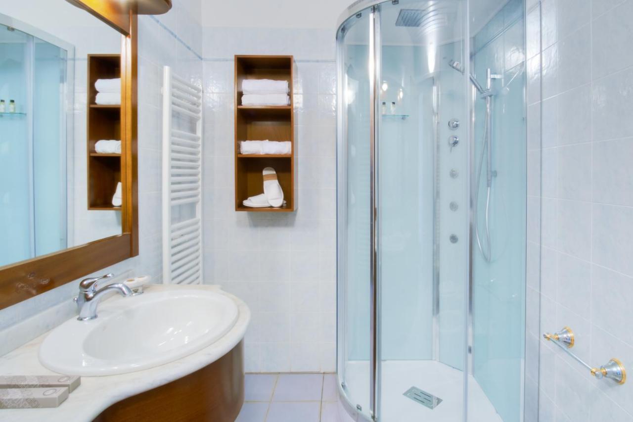 לידו די קאמאיורה Hotel Caesar Residence & Spa מראה חיצוני תמונה
