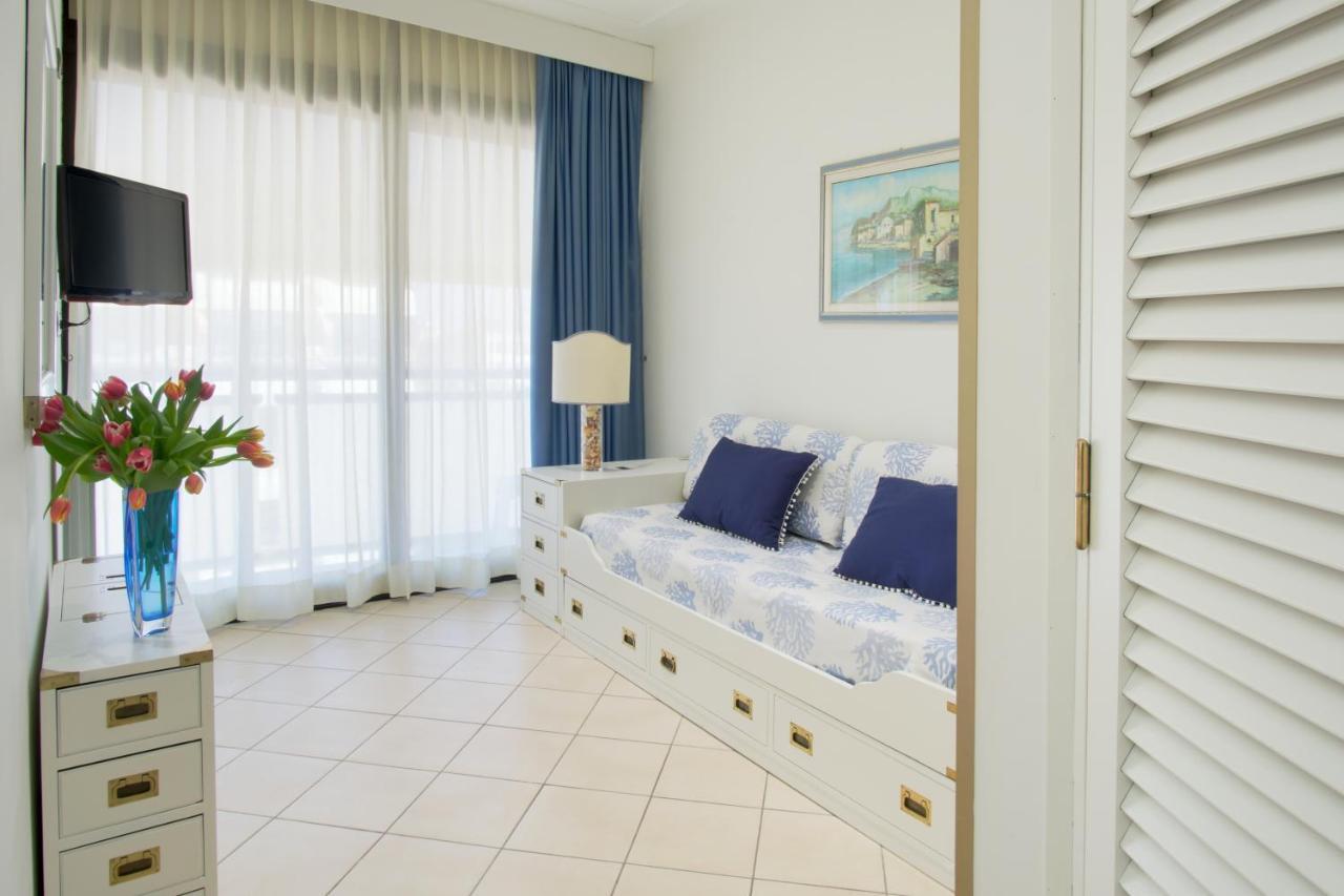 לידו די קאמאיורה Hotel Caesar Residence & Spa מראה חיצוני תמונה