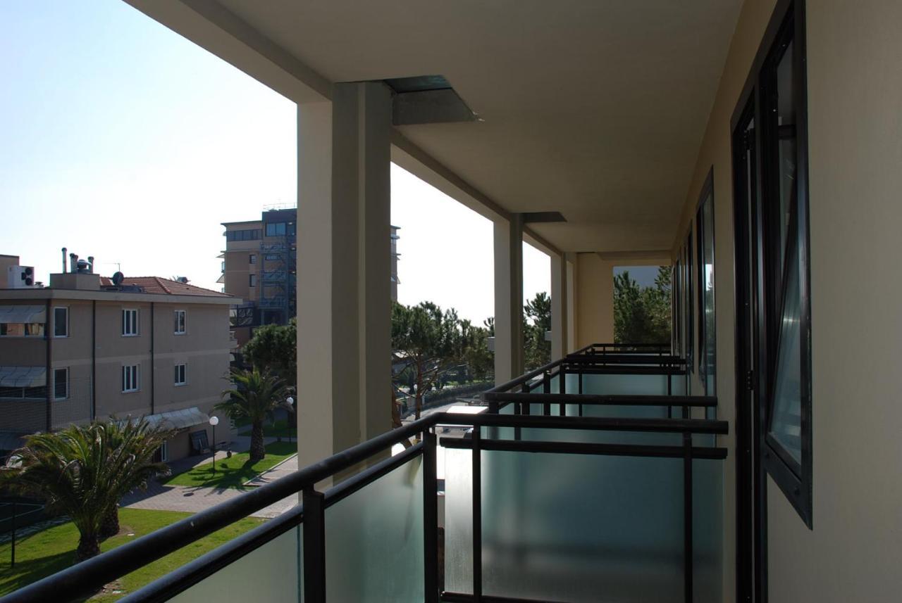 לידו די קאמאיורה Hotel Caesar Residence & Spa מראה חיצוני תמונה