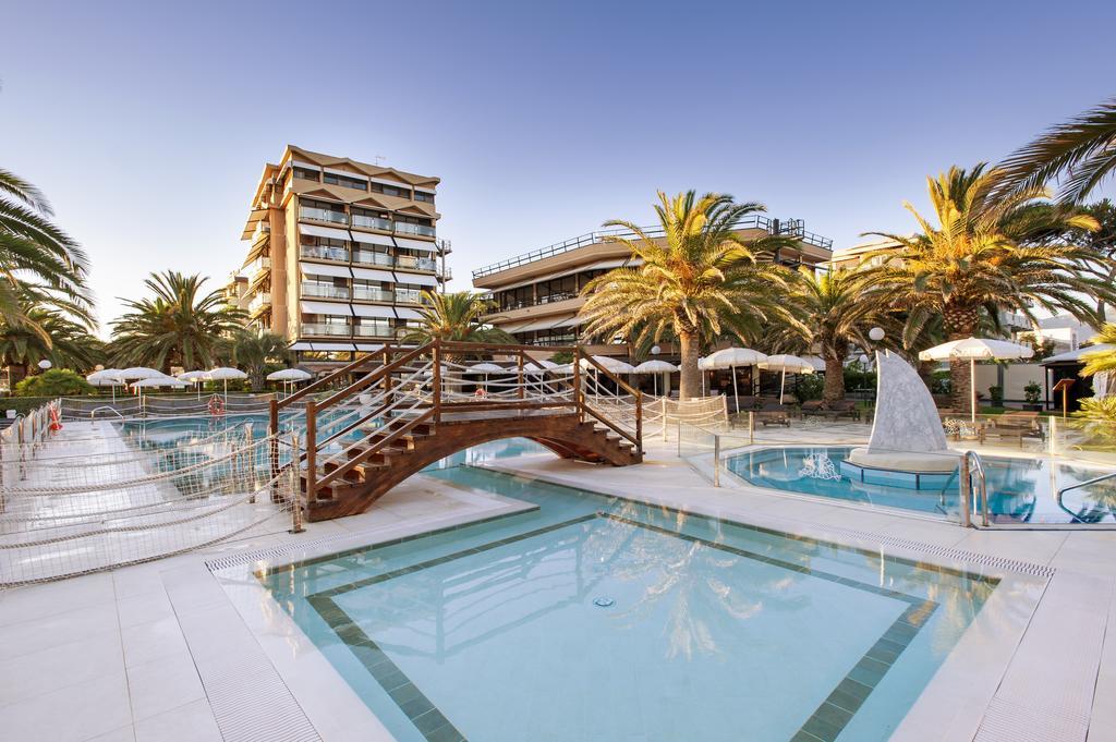 לידו די קאמאיורה Hotel Caesar Residence & Spa מראה חיצוני תמונה