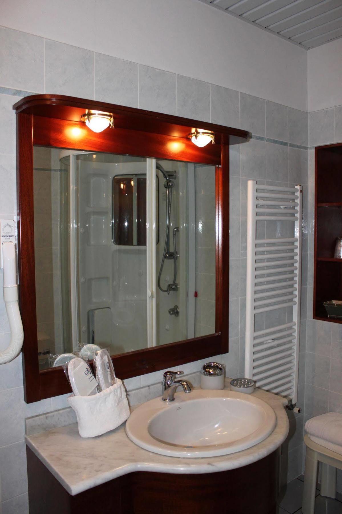 לידו די קאמאיורה Hotel Caesar Residence & Spa מראה חיצוני תמונה