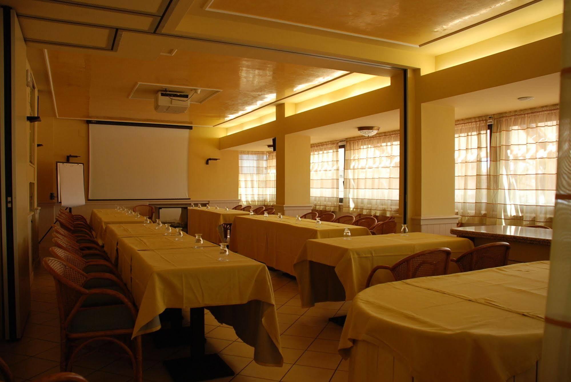 לידו די קאמאיורה Hotel Caesar Residence & Spa מראה חיצוני תמונה