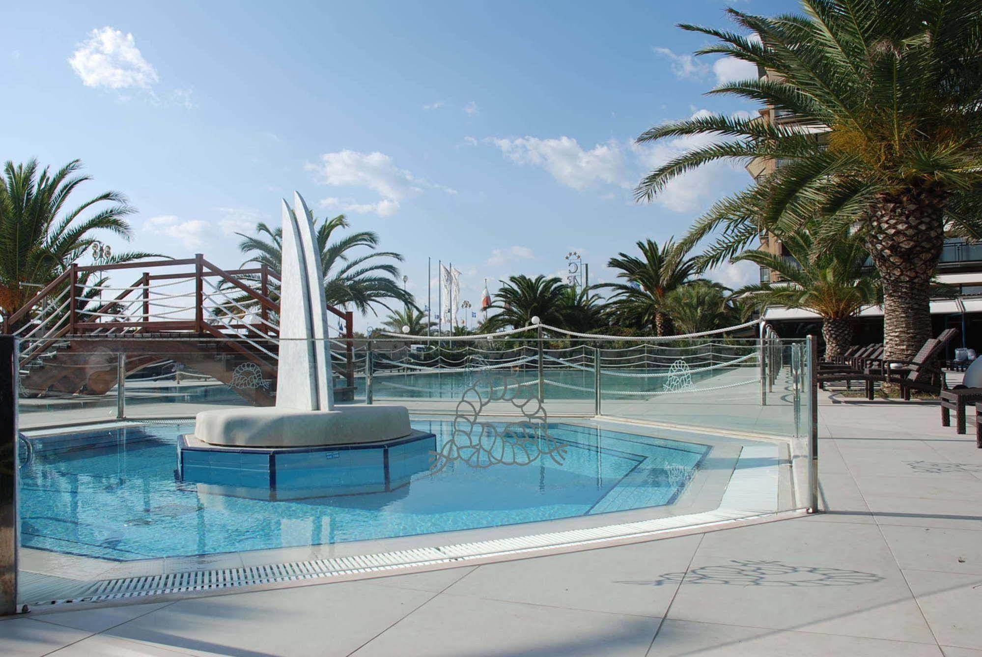 לידו די קאמאיורה Hotel Caesar Residence & Spa מראה חיצוני תמונה