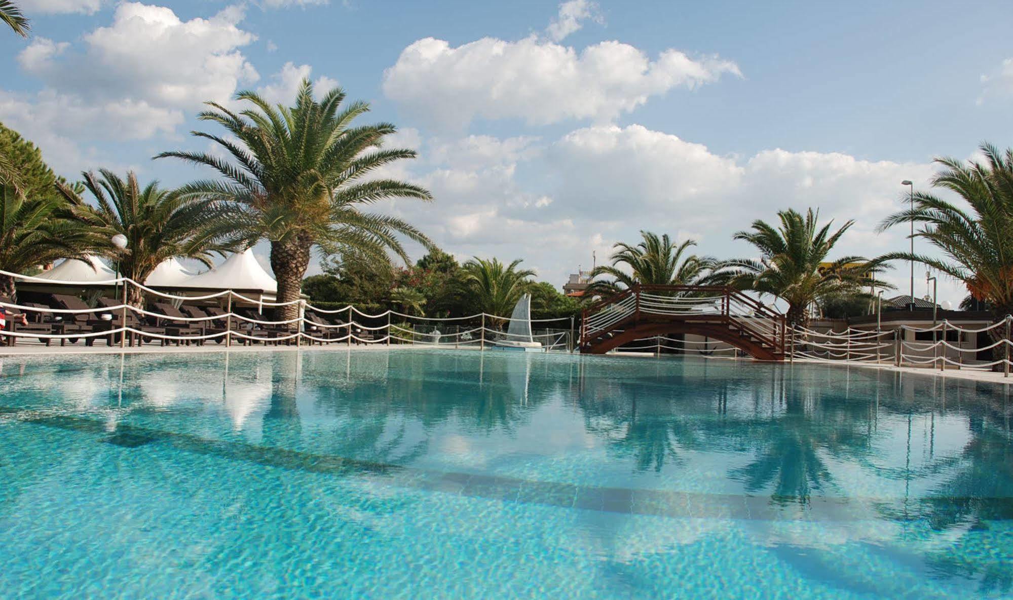 לידו די קאמאיורה Hotel Caesar Residence & Spa מראה חיצוני תמונה