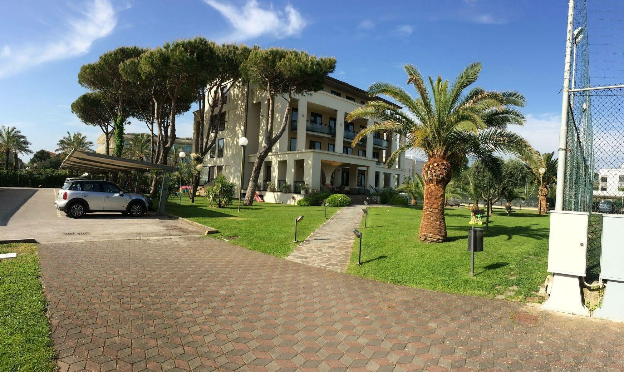 לידו די קאמאיורה Hotel Caesar Residence & Spa מראה חיצוני תמונה