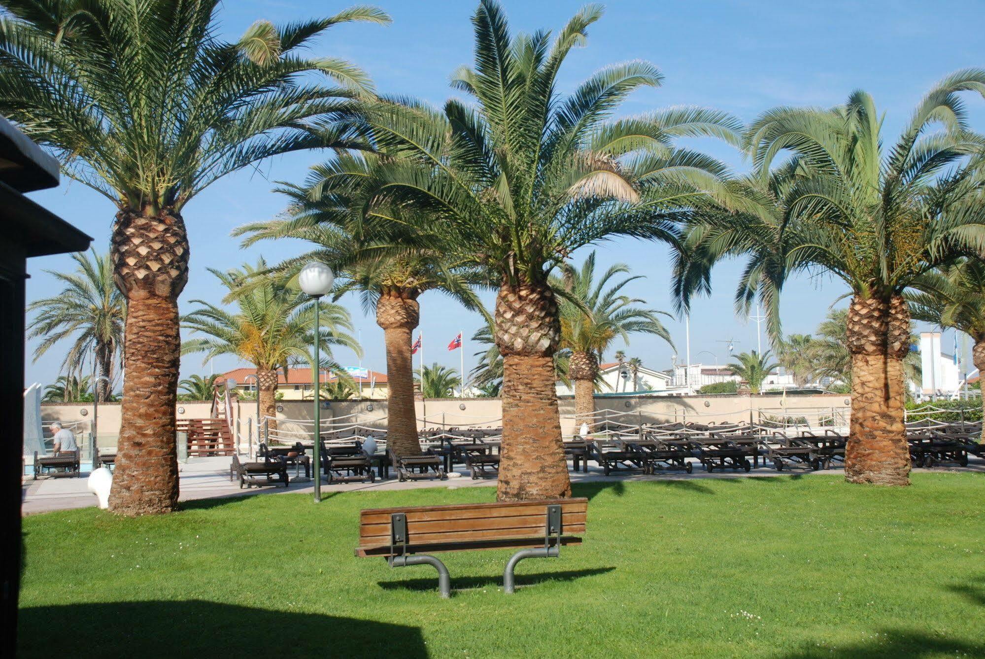 לידו די קאמאיורה Hotel Caesar Residence & Spa מראה חיצוני תמונה