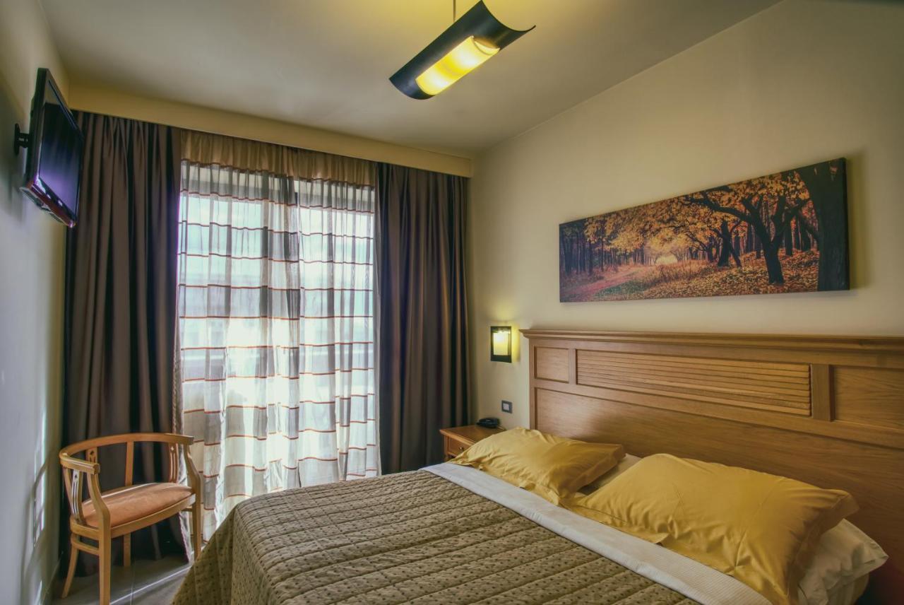 לידו די קאמאיורה Hotel Caesar Residence & Spa מראה חיצוני תמונה