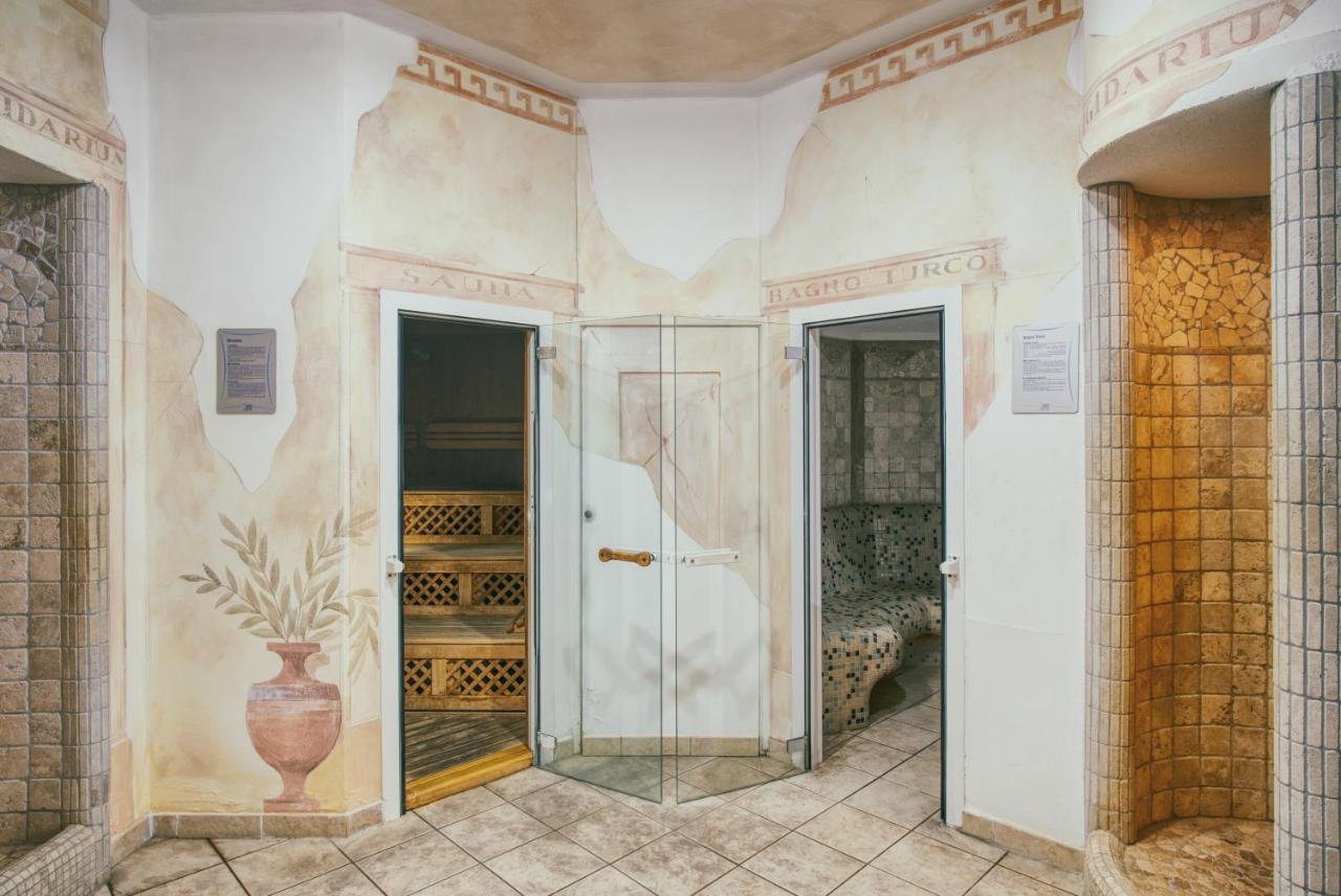 לידו די קאמאיורה Hotel Caesar Residence & Spa מראה חיצוני תמונה