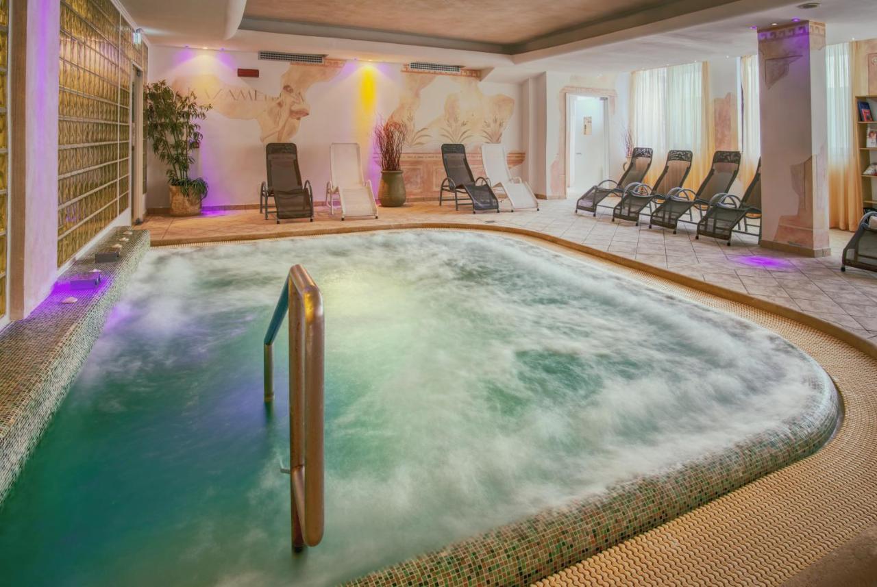 לידו די קאמאיורה Hotel Caesar Residence & Spa מראה חיצוני תמונה