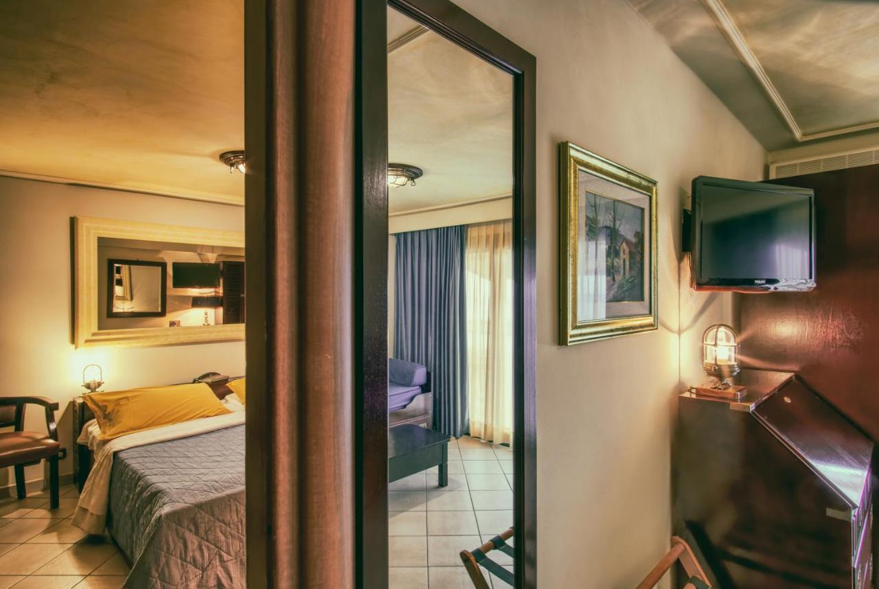 לידו די קאמאיורה Hotel Caesar Residence & Spa מראה חיצוני תמונה
