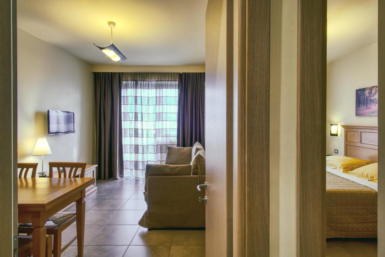 לידו די קאמאיורה Hotel Caesar Residence & Spa מראה חיצוני תמונה