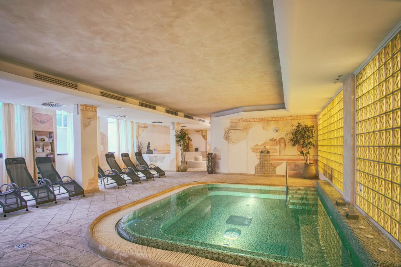 לידו די קאמאיורה Hotel Caesar Residence & Spa מראה חיצוני תמונה