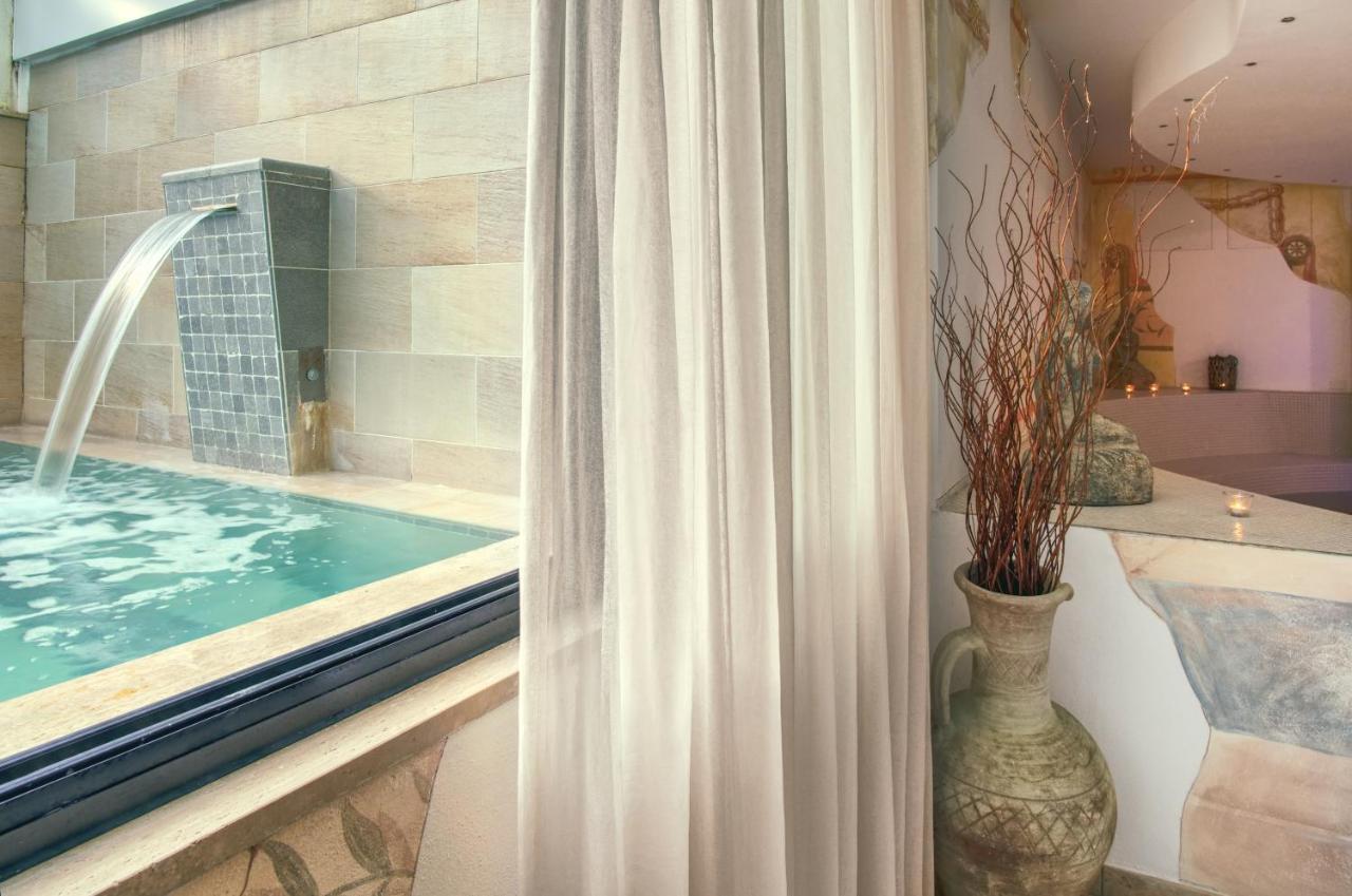 לידו די קאמאיורה Hotel Caesar Residence & Spa מראה חיצוני תמונה